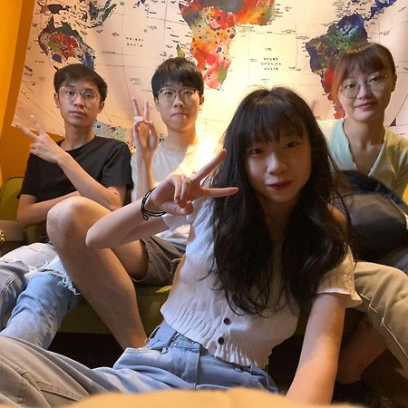 Mydeer Backpacker Hostel Tainan Bagian luar foto