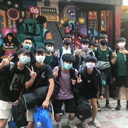 Mydeer Backpacker Hostel Tainan Bagian luar foto