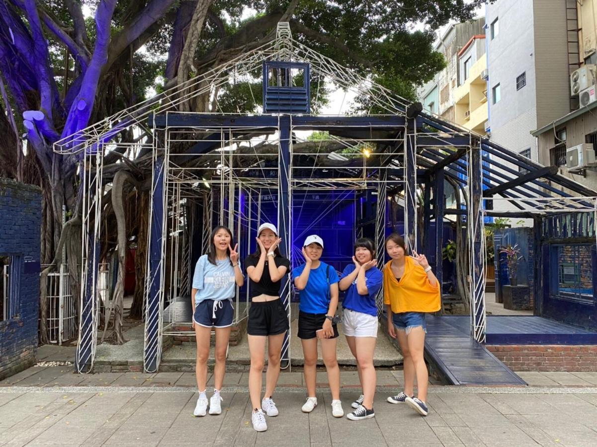 Mydeer Backpacker Hostel Tainan Bagian luar foto