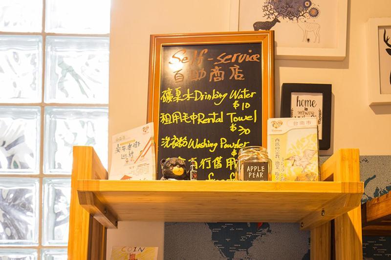 Mydeer Backpacker Hostel Tainan Bagian luar foto