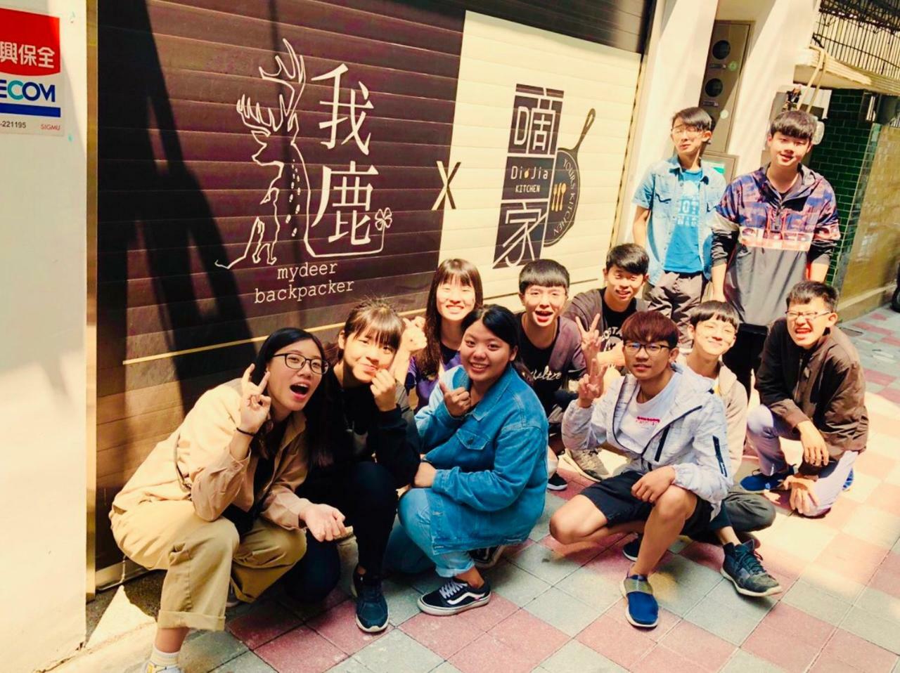 Mydeer Backpacker Hostel Tainan Bagian luar foto