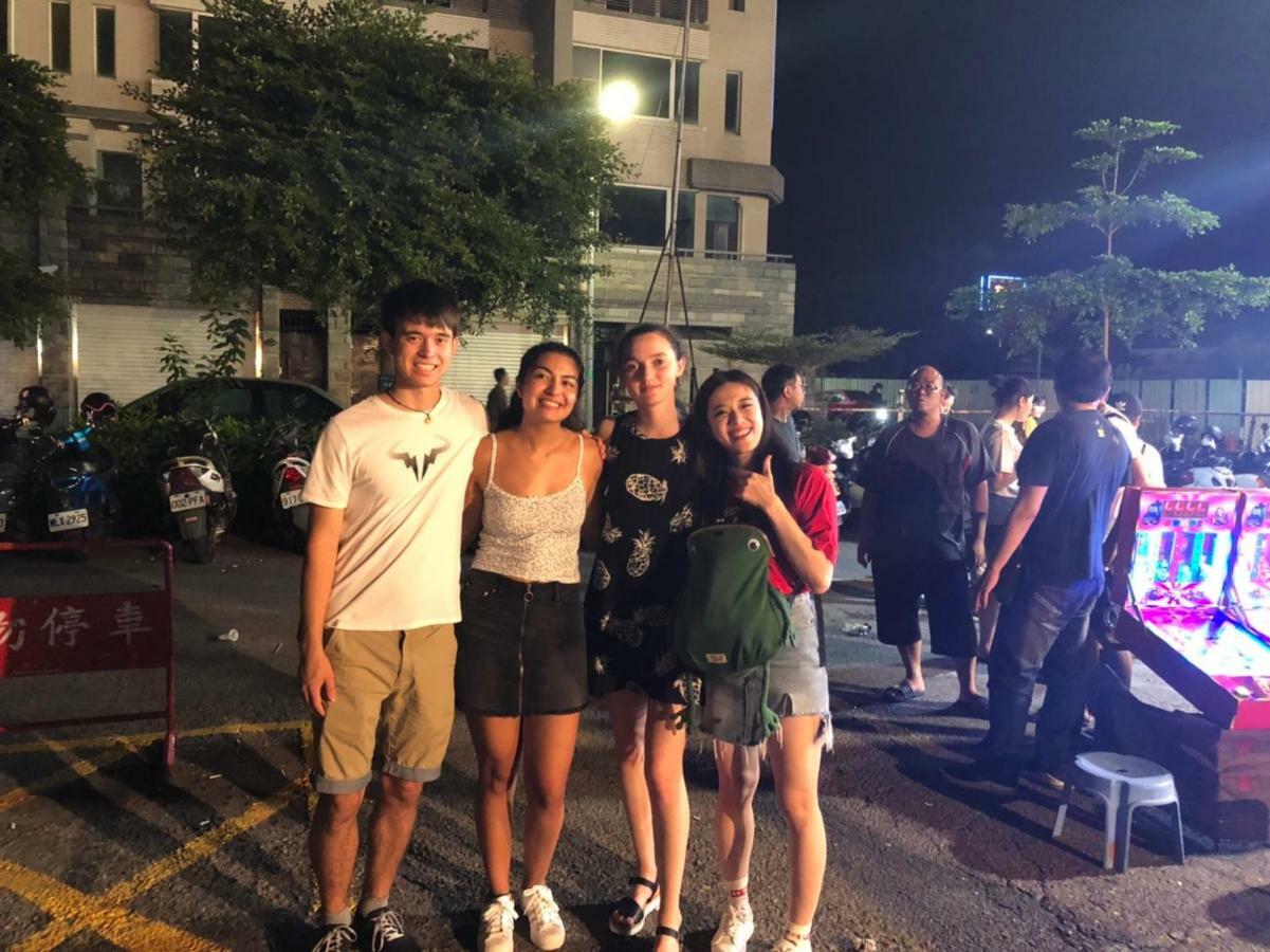 Mydeer Backpacker Hostel Tainan Bagian luar foto