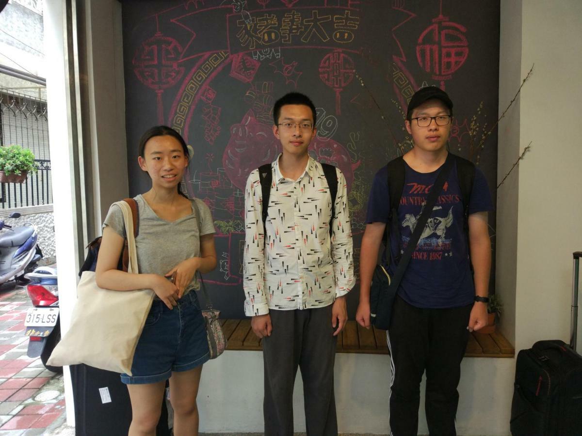 Mydeer Backpacker Hostel Tainan Bagian luar foto