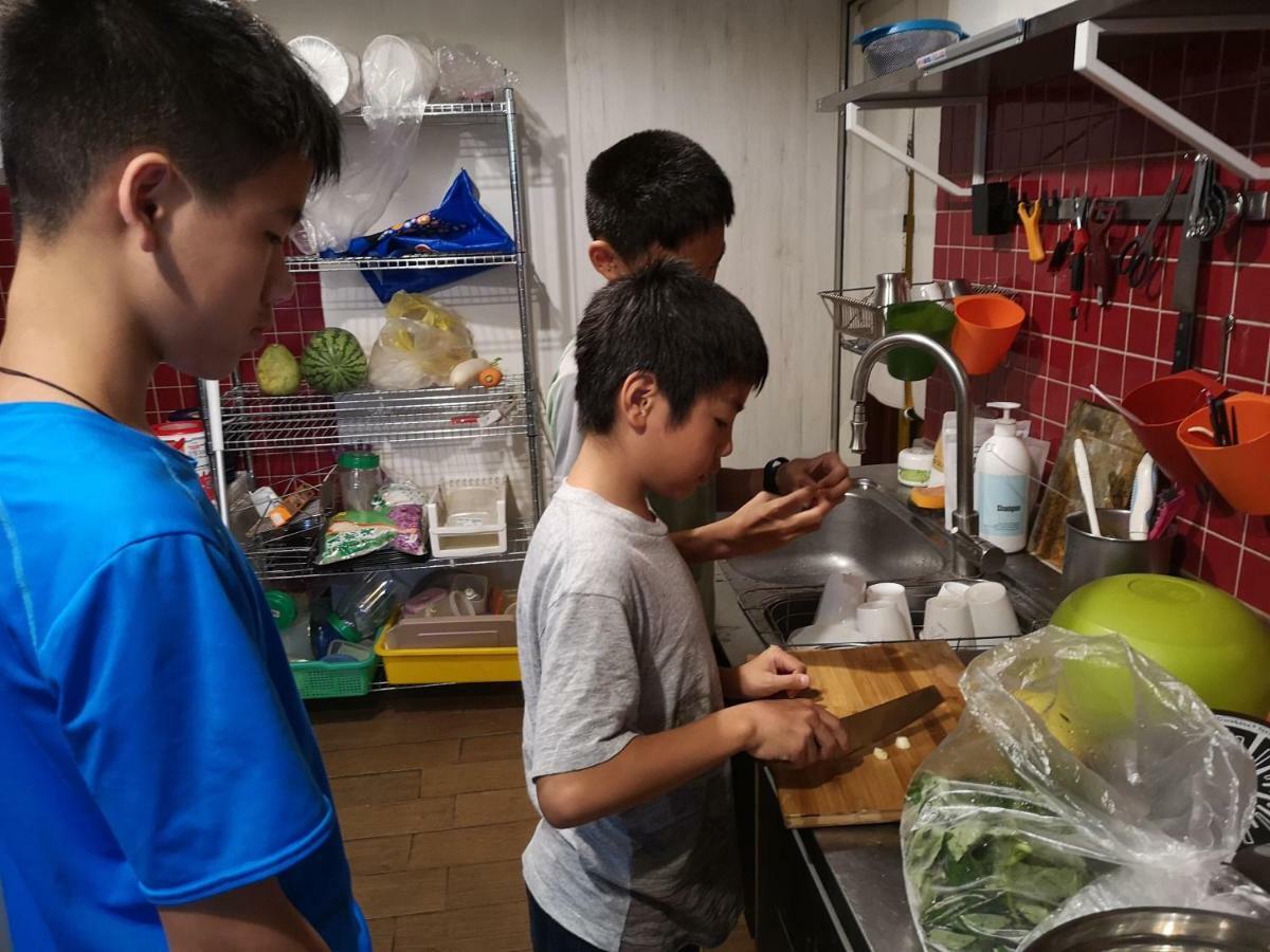 Mydeer Backpacker Hostel Tainan Bagian luar foto