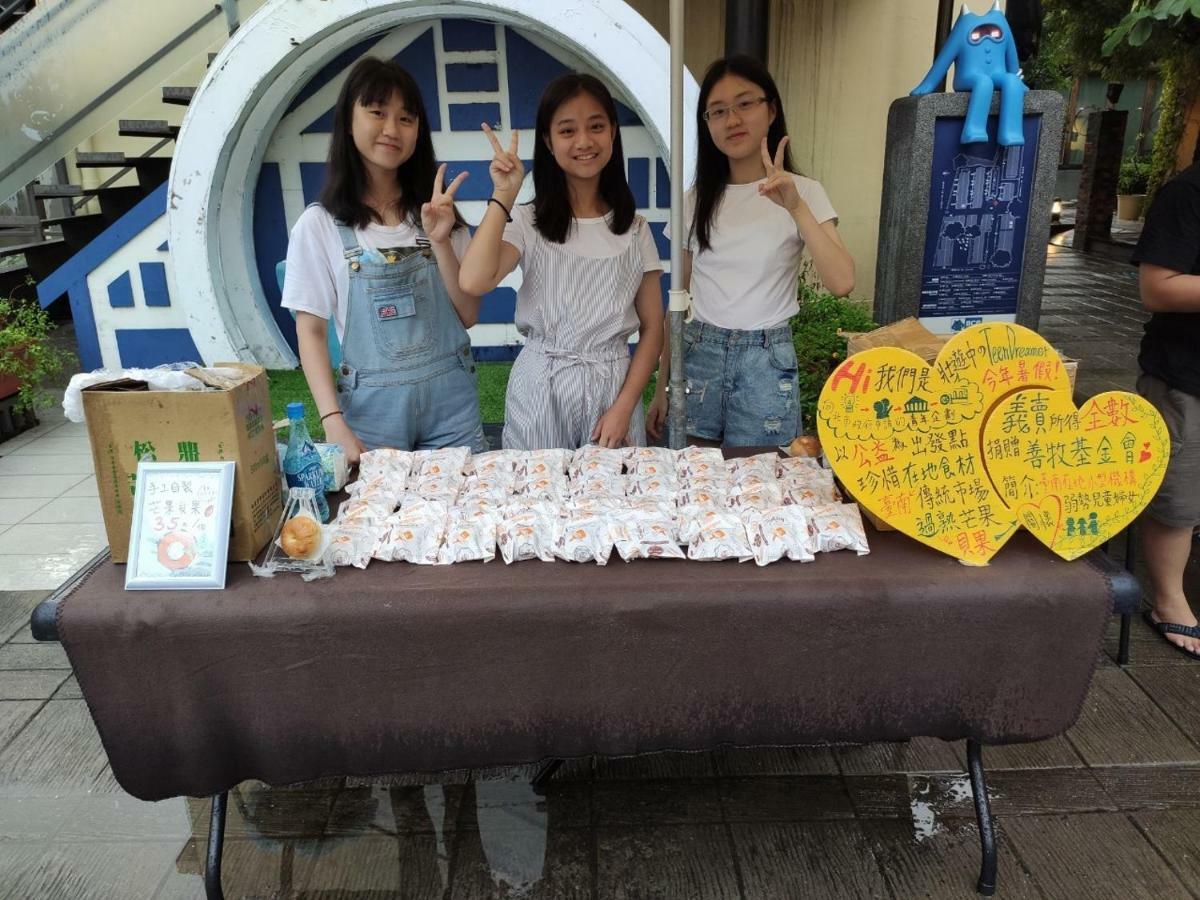 Mydeer Backpacker Hostel Tainan Bagian luar foto