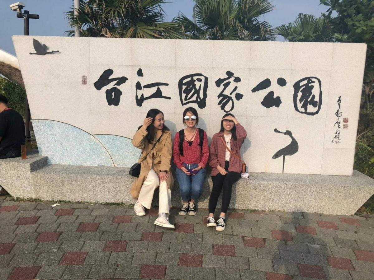 Mydeer Backpacker Hostel Tainan Bagian luar foto