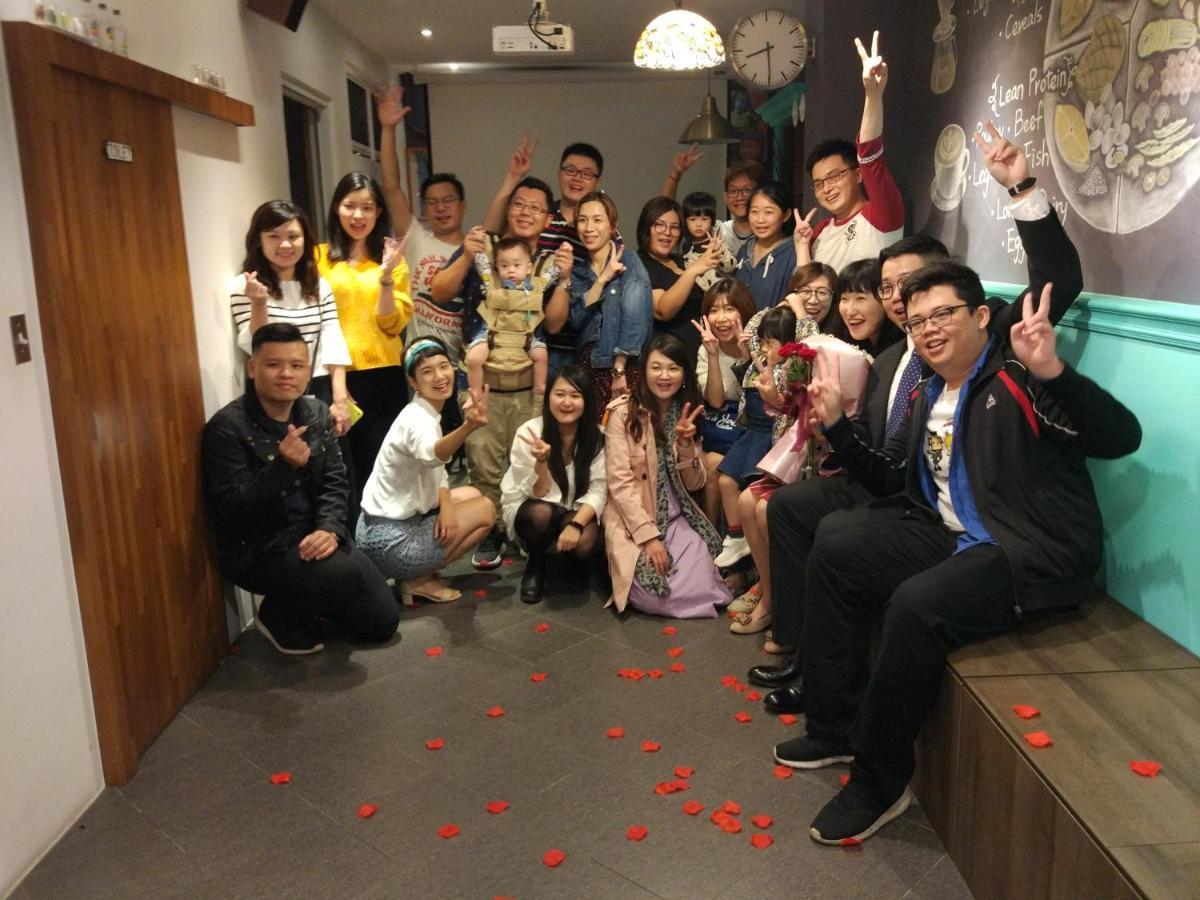 Mydeer Backpacker Hostel Tainan Bagian luar foto