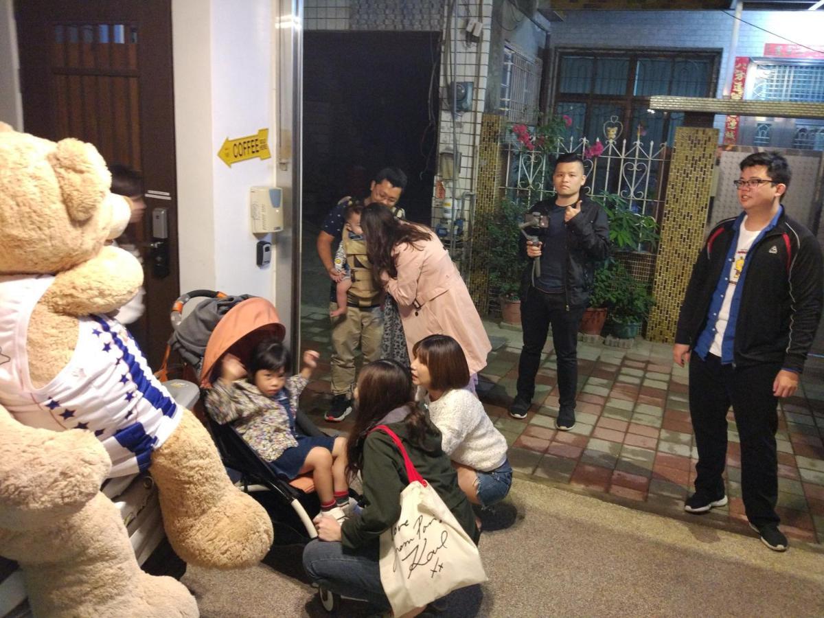 Mydeer Backpacker Hostel Tainan Bagian luar foto